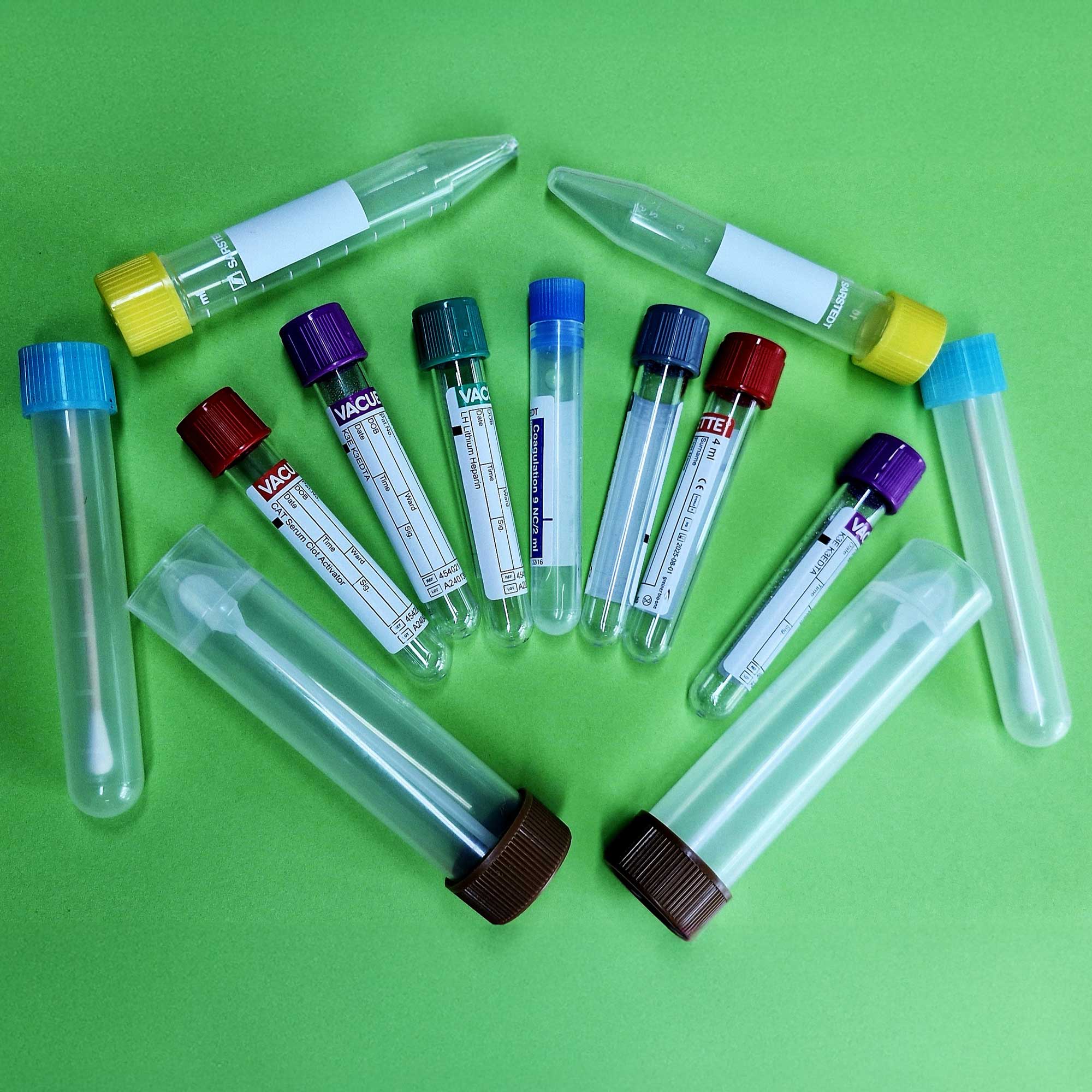 Laboruntersuchungen mit Blut, Urin, Kot und Fell